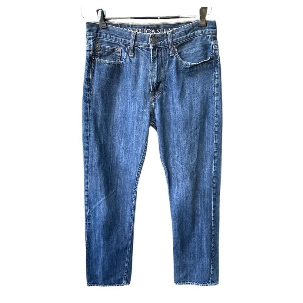 American Eagle men’s size 30/32 relaxed fit straight leg jeans.